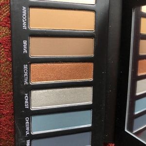 NIB Younique Palette 4 - soon you be retired!